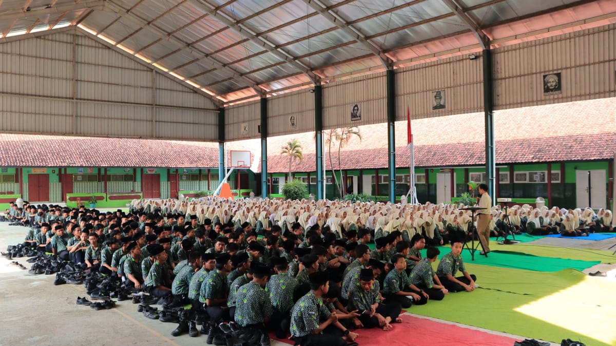 Gandeng Neutron, MAN 1 Tegal Gelar Seminar Pendidkan di Hardiknas