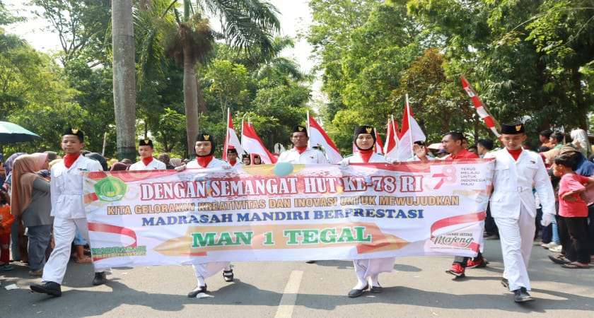 Siswa MAN 1 Tegal Ikuti Karnaval Dalam Rangka HUT KE-78 RI Tingkat Kabupaten Tegal