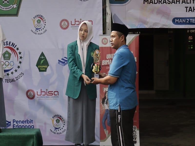 2 Siswa MAN 1 Tegal Amankan Gelar Juara MTQ  di PORSENI 2025