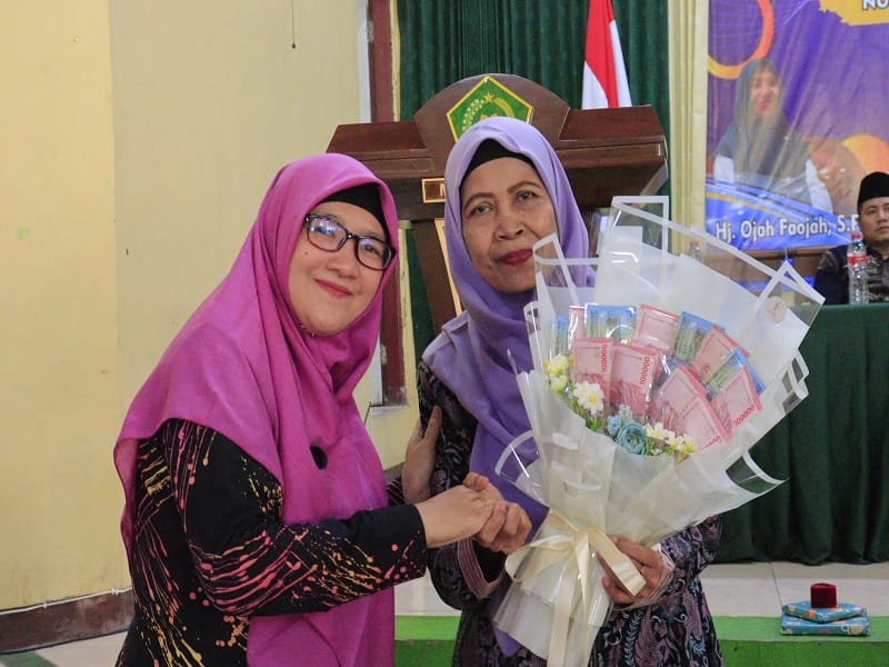 33 Tahun Mengabdi di MAN 1 Tegal, Nurhayati Masuki Masa Purna Tugas