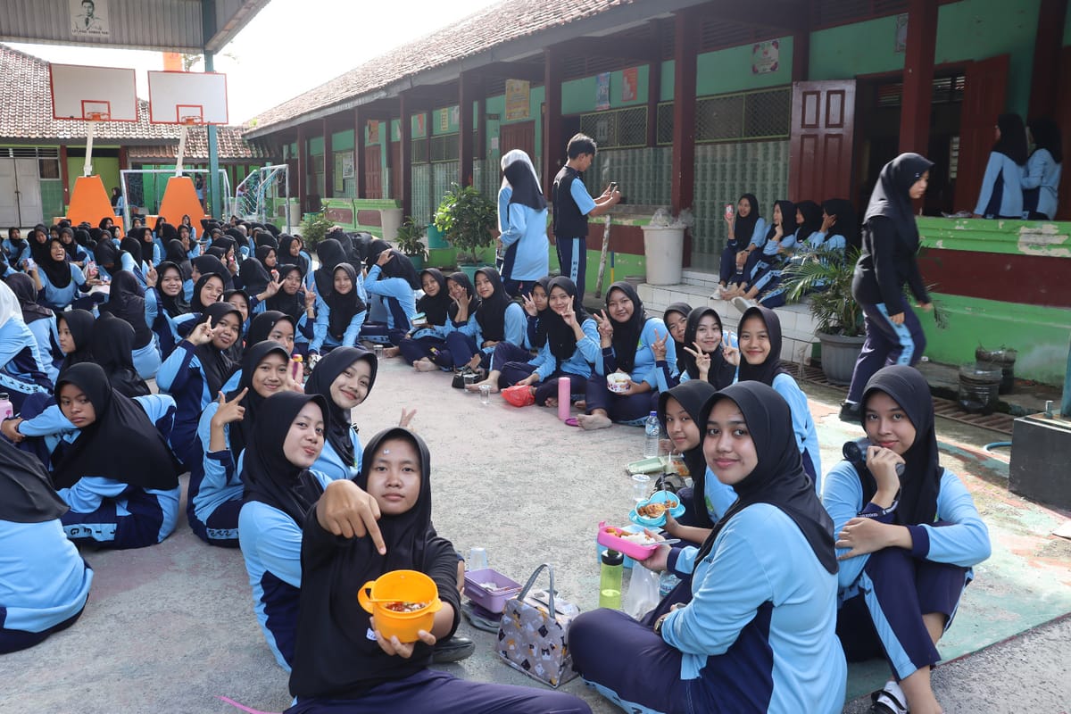 MAN 1 Tegal Gelar Sarapan Pagi Bersama dan Pembagian Tablet Tambah Darah (TTD)
