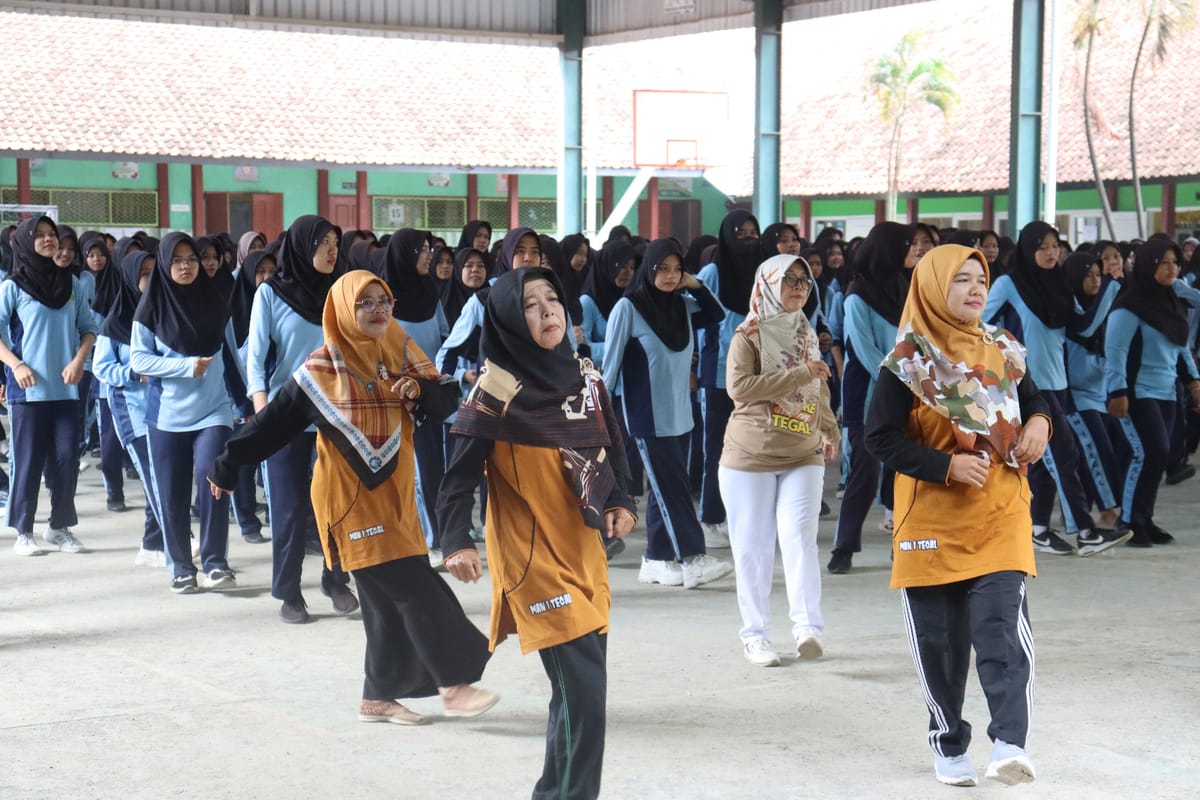 Sehat dan Ceria, Senam Bersama MAN 1 Tegal Jadi Momen Kebersamaan
