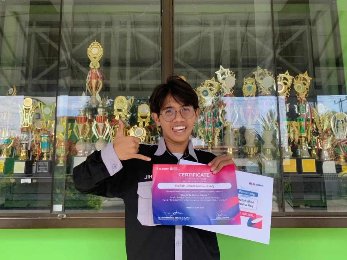 Hafizh Jihad, Anggota Ekstra Mesis MAN 1 Tegal Raih Juara 3 di Smartfren Community Content Creator Academy Tegal 2025