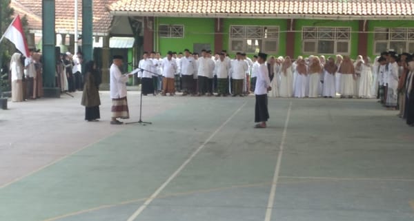 MAN 1 Tegal Laksanakan Upacara Hari Santri