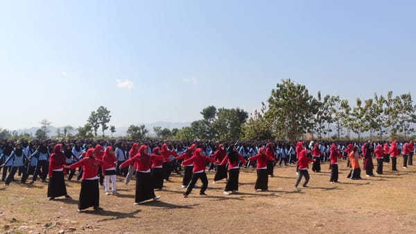 Wujudkan Madrasah Sehat, MAN 1 Tegal adakan Senam Bersama