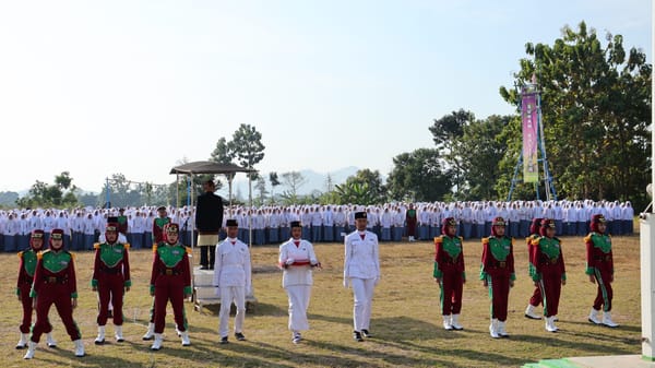 MAN 1 Tegal Gelar Upacara Bendera Peringatan HUT Ke-79 RI
