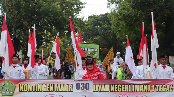 Ratusan Peserta Didik MAN 1 Tegal Ikuti Karnaval HUT Ke-79 RI Tingkat Kabupaten Tegal