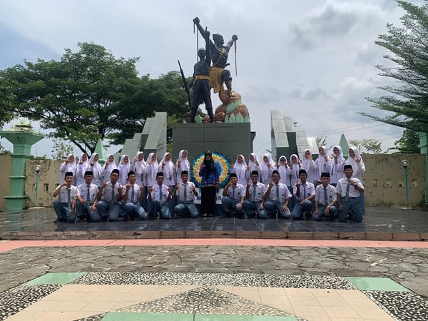 OSIS MAN 1 Tegal Ikuti Apel Hari Pahlawan di TMP Purakusuma Persada