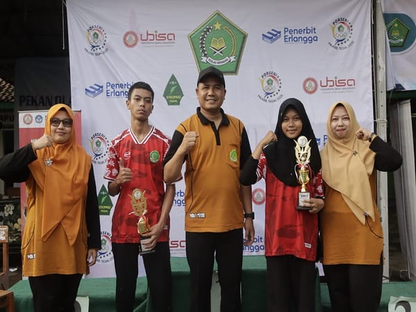 Pamerkan Potensi, 2 Siswa MAN 1 Tegal RaihLomba Kaligrafi di PORSENI 2025