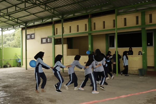 Lomba Ular Naga di Class meeting MAN 1 Tegal : Kekompakkan dan Kecerian