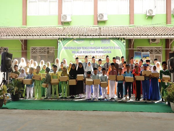 Peringati Muharram, MAN 1 Tegal Santuni Anak Yatim dengan Penuh Kepedulian