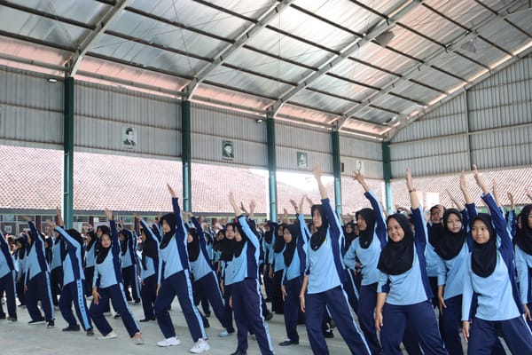 Jaga Kesehatan Tubuh, MAN 1 Tegal Adakan Senam Bersama