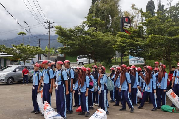 Paskibra MAN 1 Tegal Jalani Kegiatan Lintas Alam untuk Tingkatkan Ketahanan Fisik dan Mental