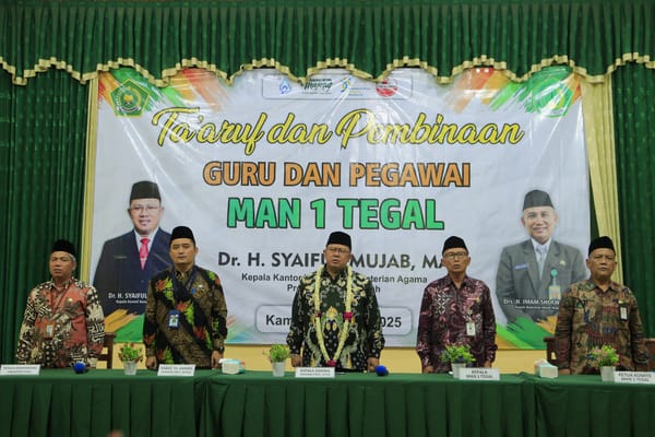 Kepala Kanwil Jawa Tengah, Dr. H. Saiful Mujab, Berikan Pembinaan kepada Dewan Guru dan Pegawai di MAN 1 Tegal