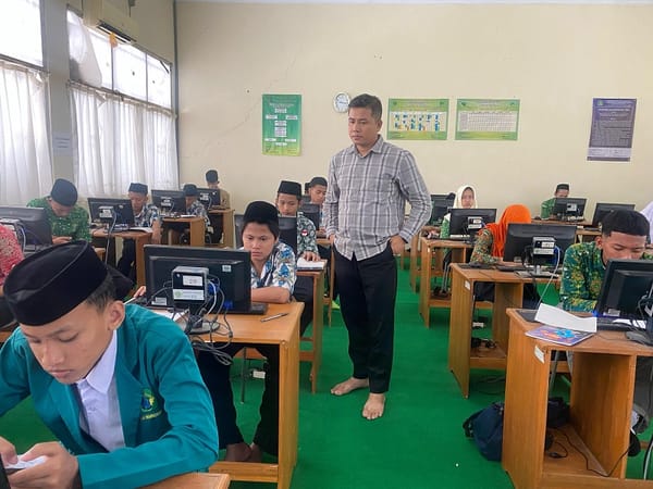 Antusias Calon Siswa Baru MAN 1 Tegal Mengikuti Tes Potensi Akademik Penerimaan Peserta Didik Baru Madrasah (PPDBM)