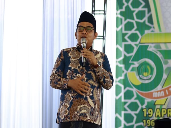 Gus Aqib Isi Pengajian di Milad Ke-57 MAN 1 Tegal: Jangan Takut Bermimpi Untuk Jadi Tokoh Besar