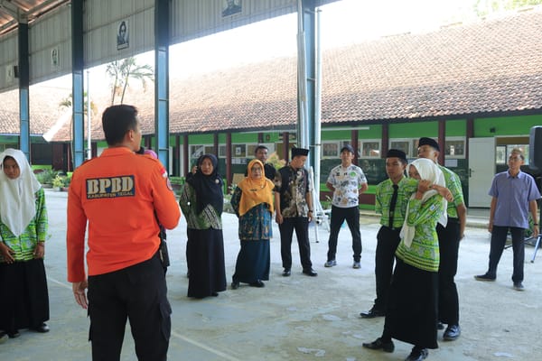 BPBD Kabupaten Tegal Gelar Simulasi Gempa Bumi di MAN 1 Tegal