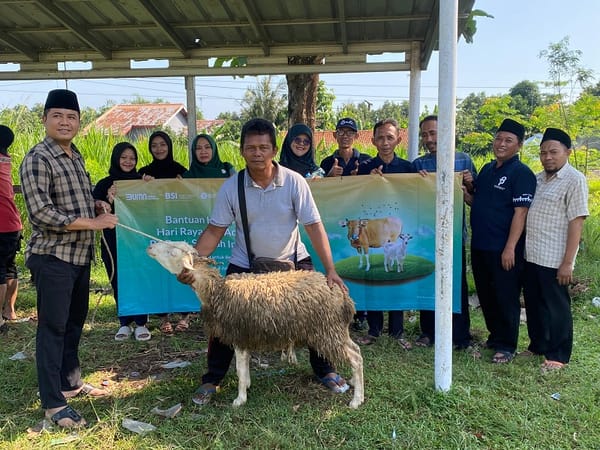 MAN 1 Tegal Terima Satu Ekor Kambing dari BSI sebagai Bentuk Kepedulian Sosial