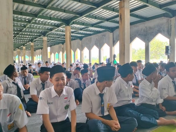 Perdana, Musala Akbar MAN 1 Tegal Akhirnya Digunakan untuk Salat Jemaah